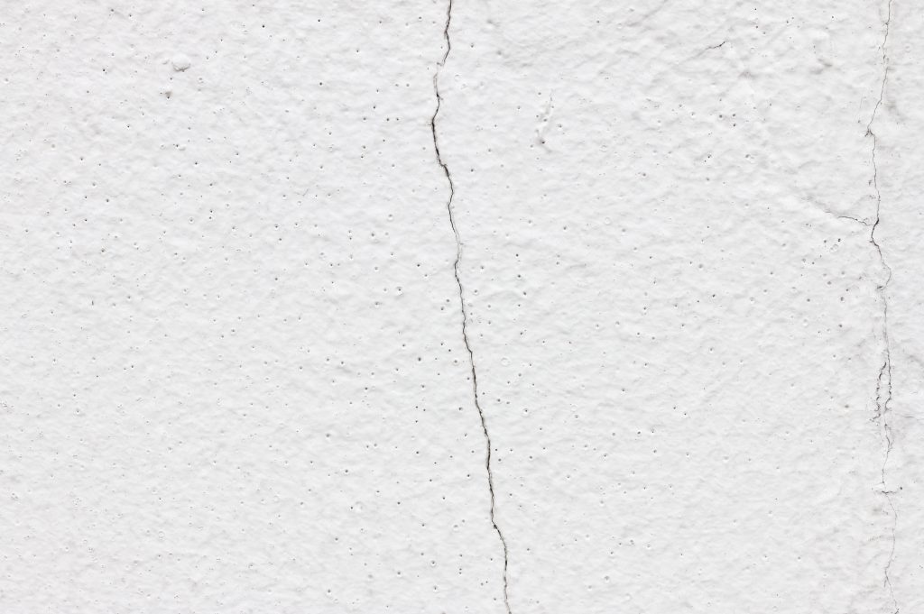Vertical foundation crack
